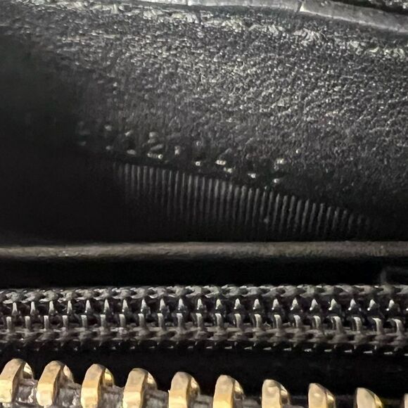 Authentic GUCCI Zippy Sima Leather Wallet - Picture 7 of 8